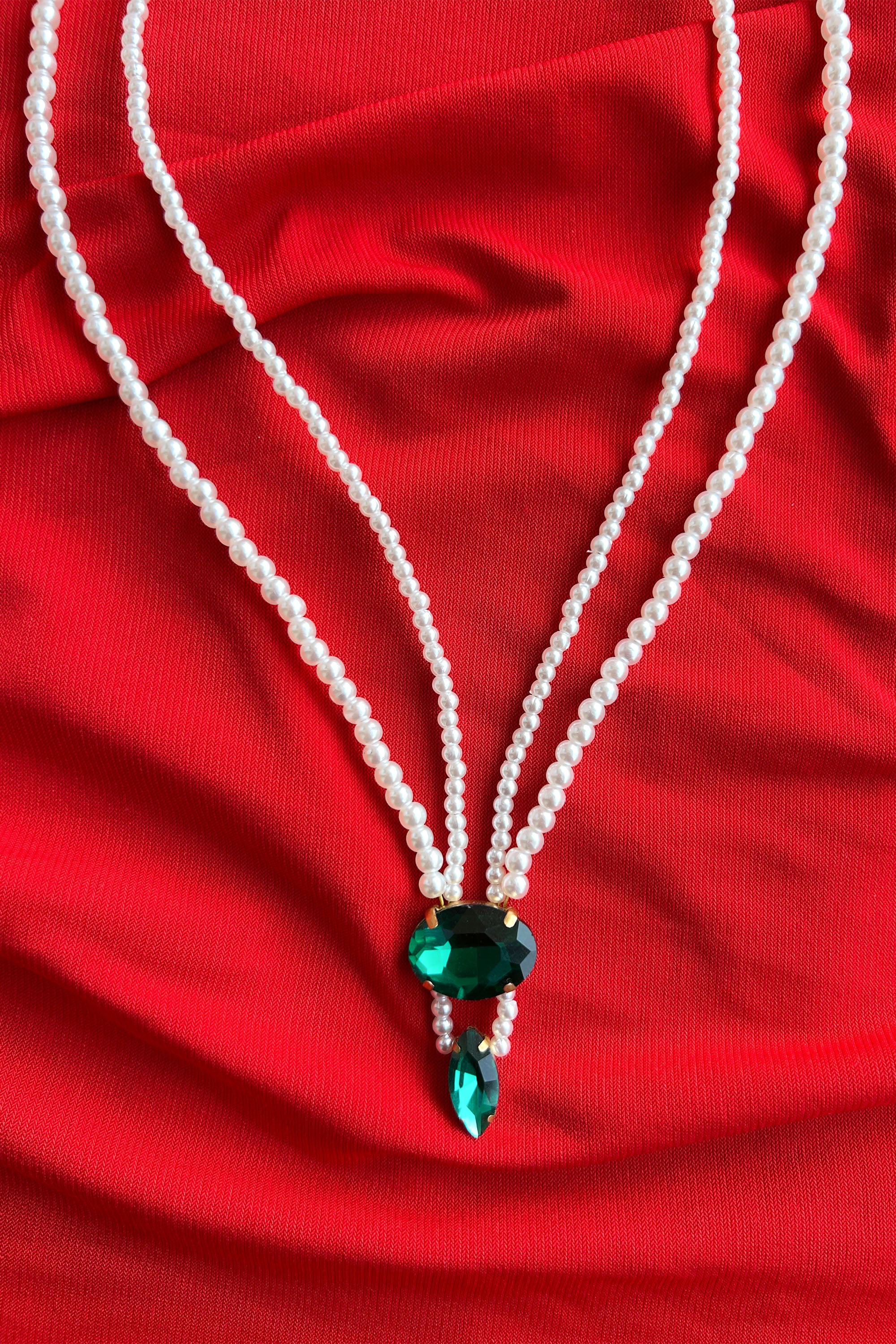 Emerald Double-Strand Pearl Necklace