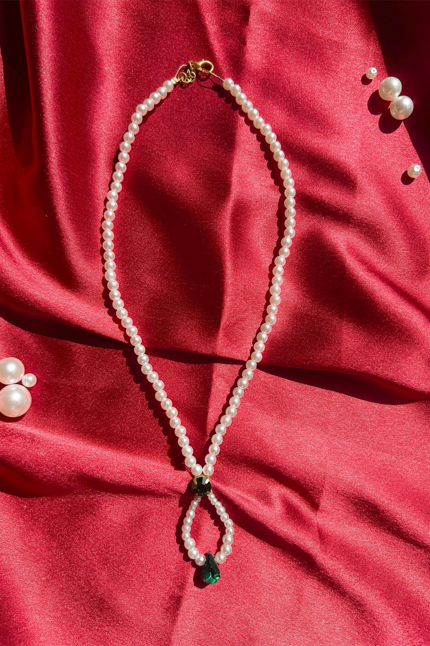 Emerald Teardrop Pearl Necklace