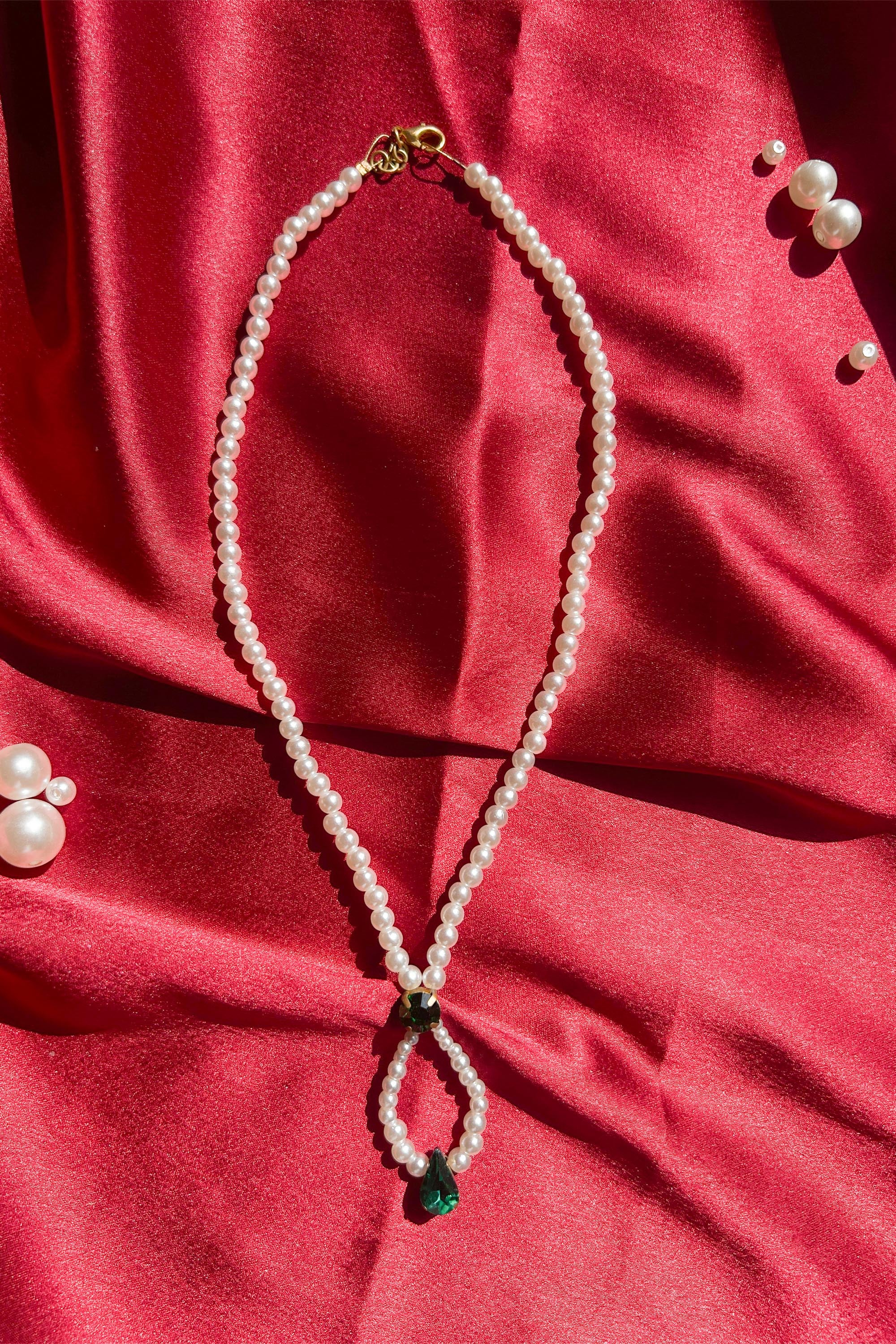 Emerald Teardrop Pearl Necklace