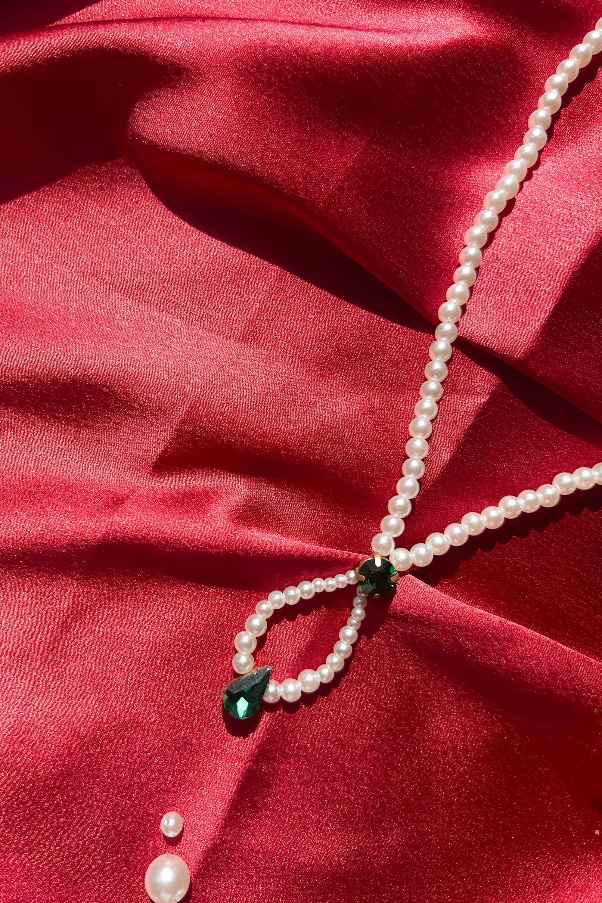 Emerald Teardrop Pearl Necklace