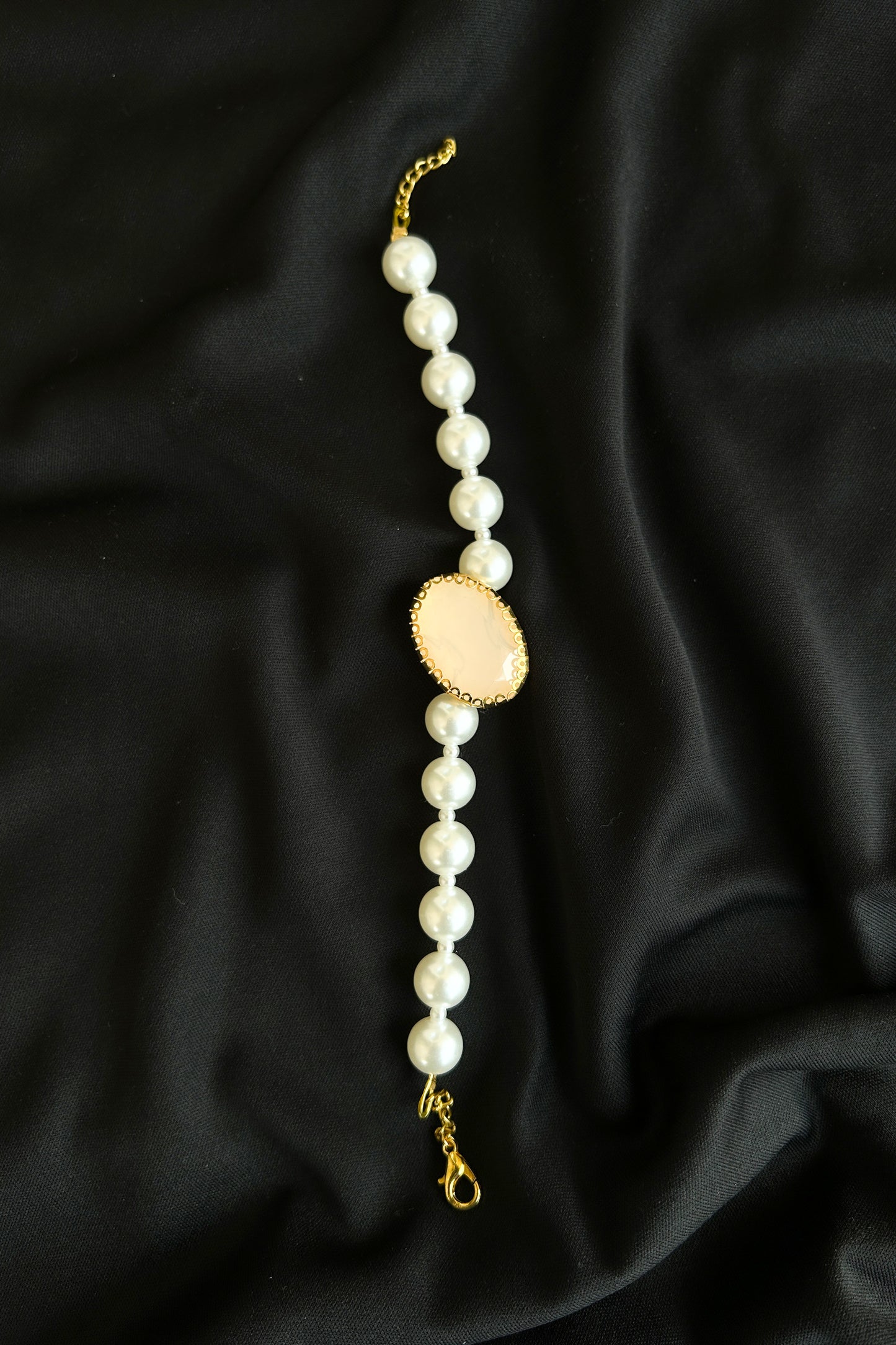 Luna Glow Pearl Bracelet