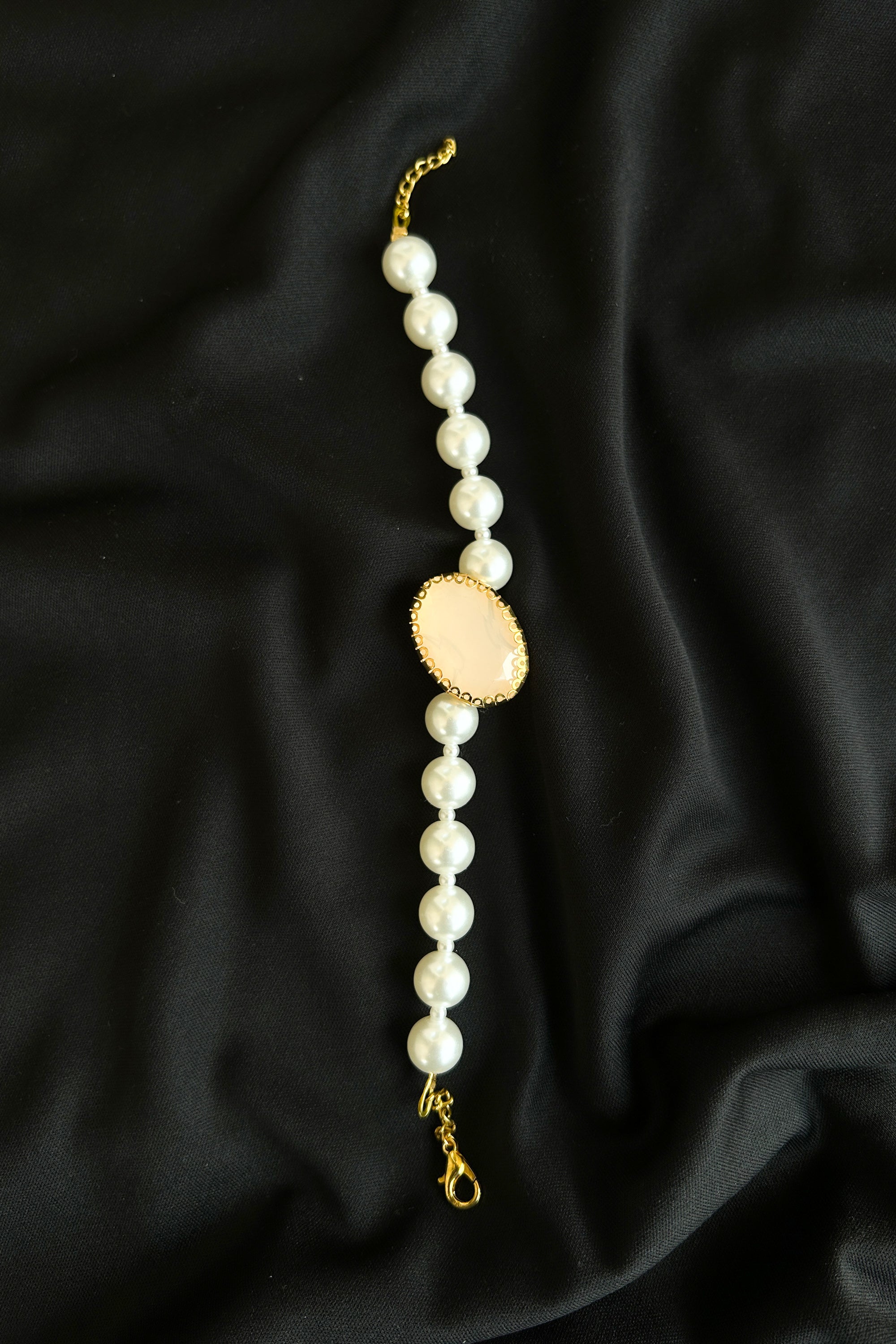 Luna Glow Pearl Bracelet